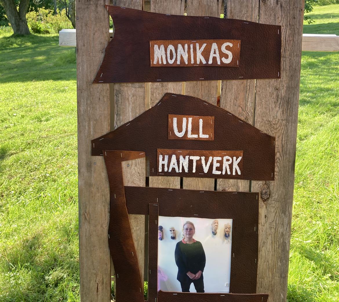 Monikas Ull hantverk skylt vid vägen