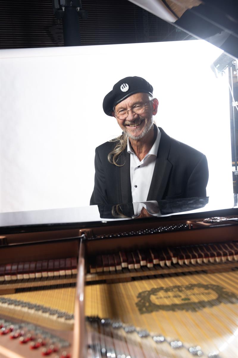 Plakat Eftasblues med Reidar Larsen og Blåtonelaget  lørdag den 4. okt. kl. 15.00  på Gregers Live Hamar