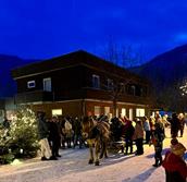 Jolegrantenning med jolemarknad på Dalen