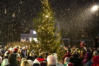 Julegrantenning i Løten