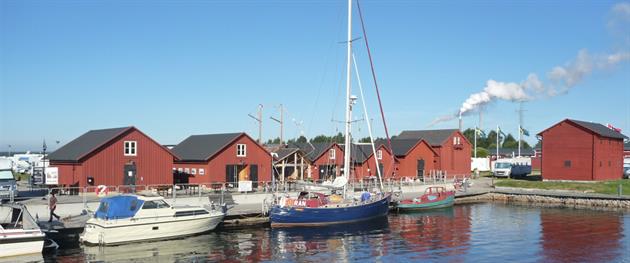 Vy över sjöbodarna, Västra kajen