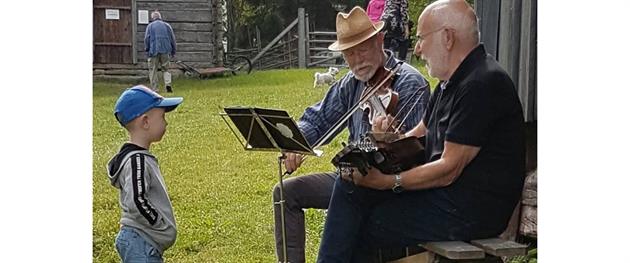 Barn som lyssnar på musik