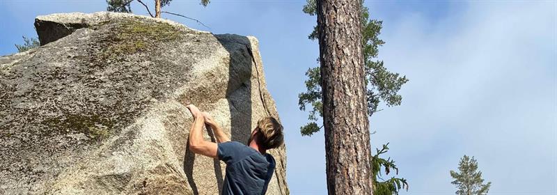 Plakat Barnas Turlag: Buldring på Kolomoen i Stange