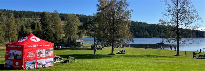 Plakat Barnas Turlag: Kom deg ut-dagen på Bergsjøen i Stange allmenning