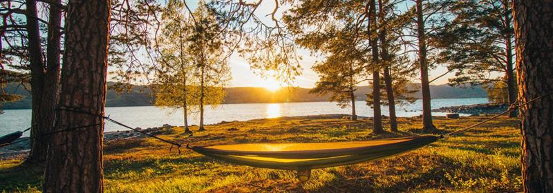 Plakat Sykkeltur med overnatting i hytte og hengekøye for ungdom