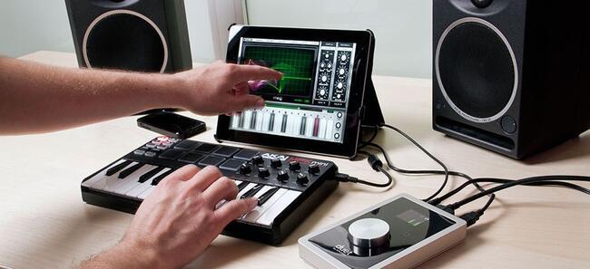 Plakat Sommerskole med Kulturskolen i Ås // Digital musikk og beatmaking