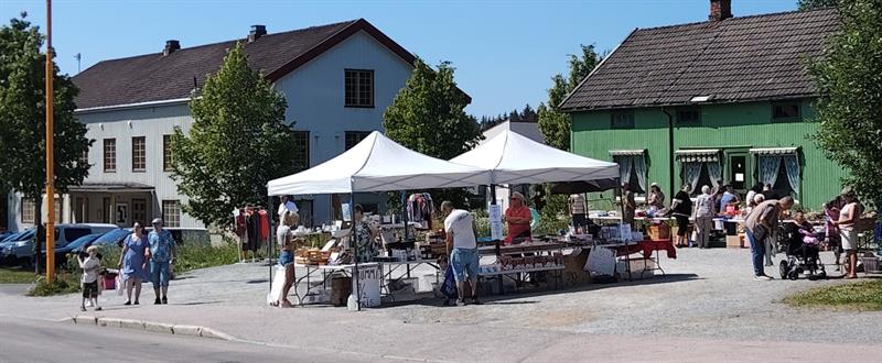 Plakat Loppis i Løten sentrum