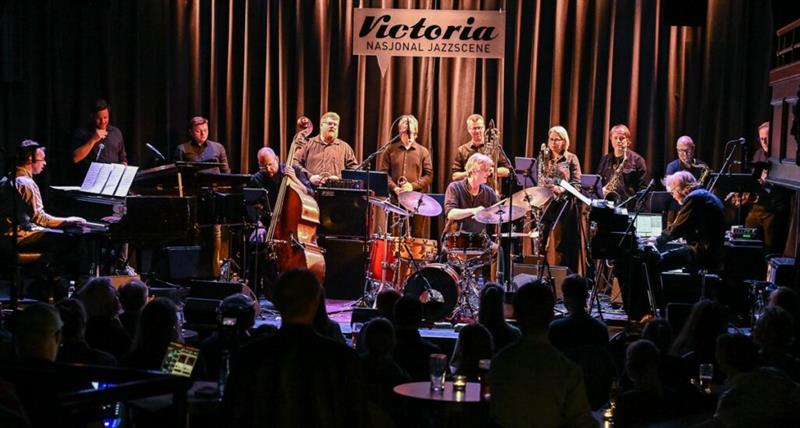 Plakat Scheen Jazzorkester og Ståle Storløkken // Hamar Jazzklubb