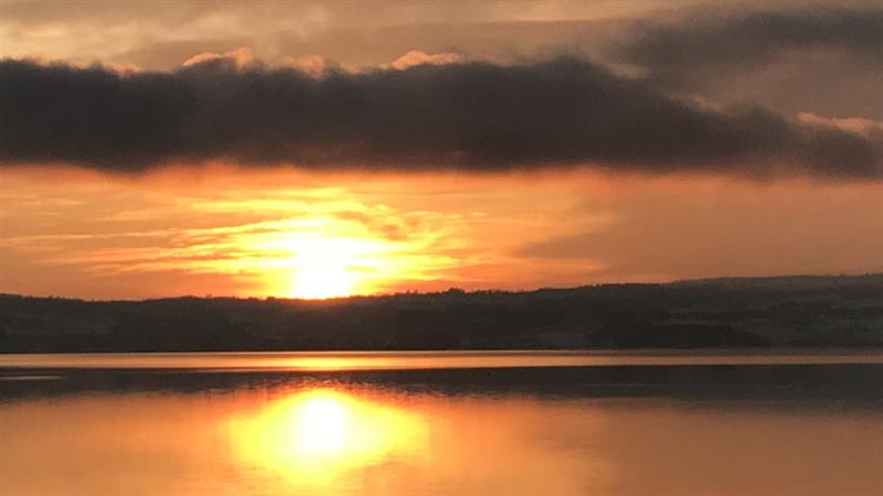 Plakat STILLHET I KIRKEN