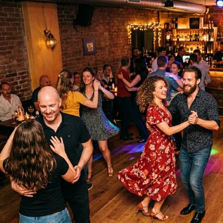 Salsa & Bachata på Bryggerikjeller