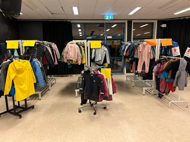 Plakat Bruktmarked barneklær og -utstyr