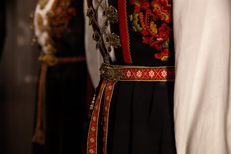 Detalj Vest-Telemarksbunad, Vest-Telemark museum