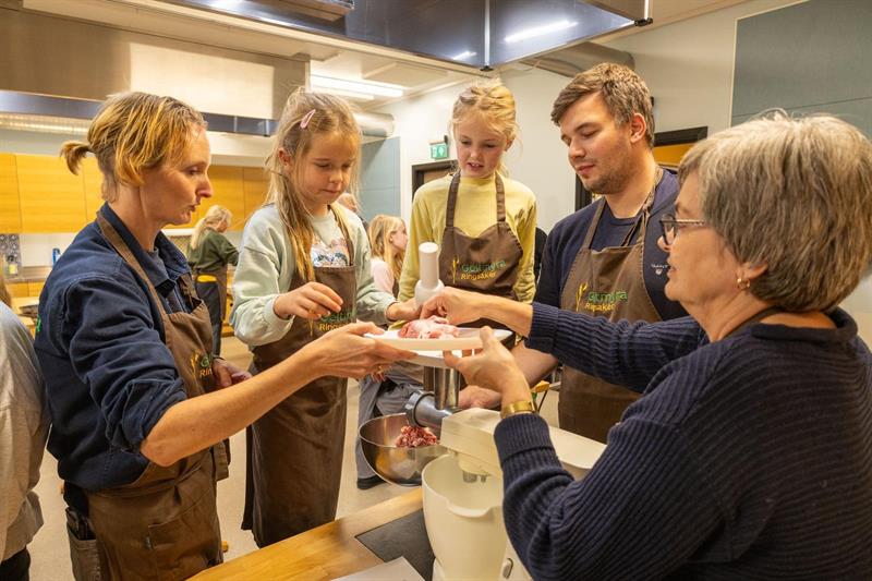 Plakat Pølsekurs for barnefamilier på Geitmyra under Matlystfestivalen
