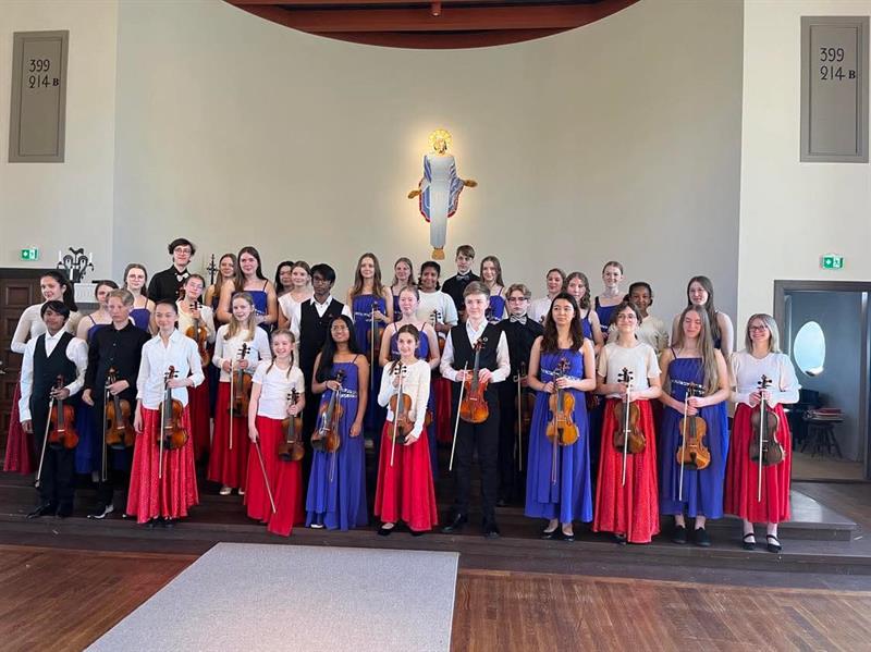 Plakat Sommerkonsert med Follofeler og DalaViolinisterna i Ås arbeidskirke