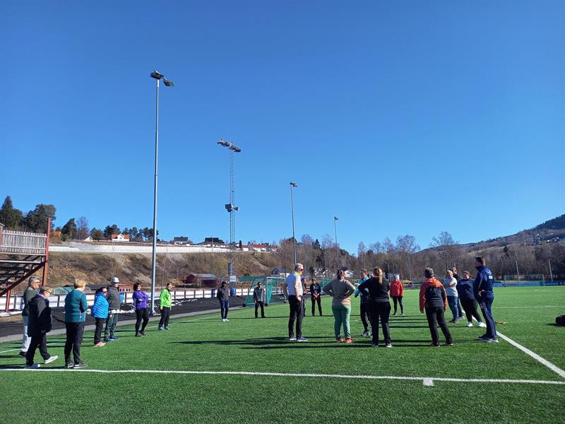 Plakat Frisklivssentralen Ringsaker har ÅPEN utetrening i Brumunddal for å markere Verdens Aktivitetsdag!
