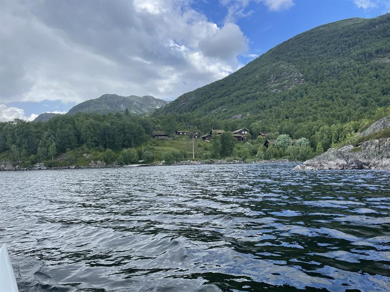 Neset Gard sett fra sjøen