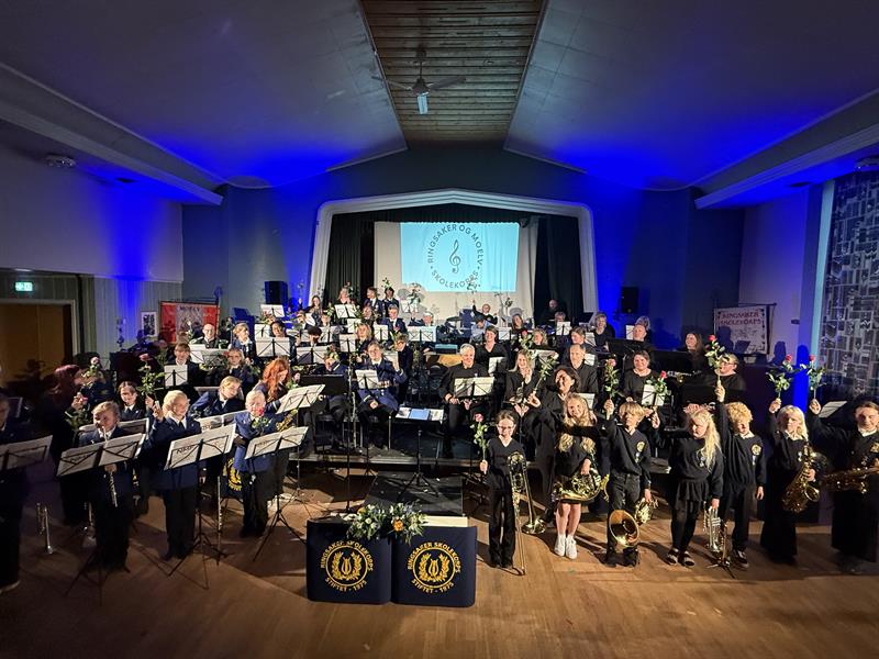 Plakat Vårkonsert med Ringsaker og Moelv skolekorps