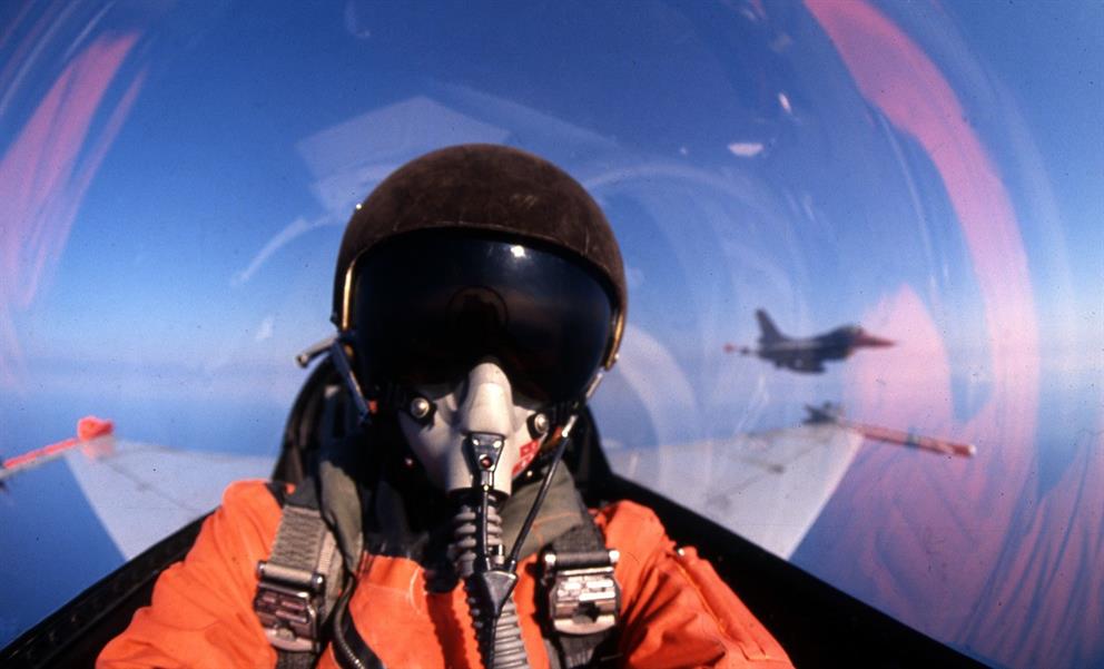 Utsikt fra F-16 cockpit.