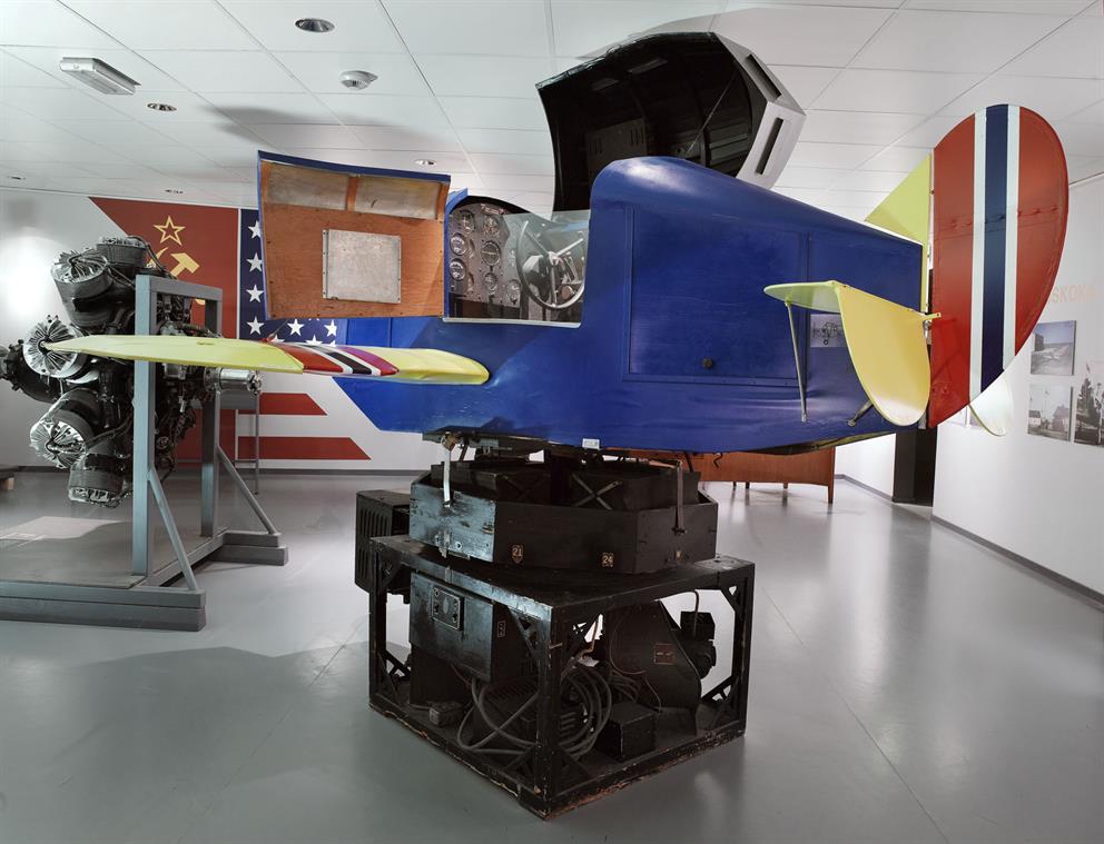 Linktrener eller blue box er en flysimulator, som ble utviklet midt på 1930-tallet for å trene nye piloter i å fly etter instrumenter.