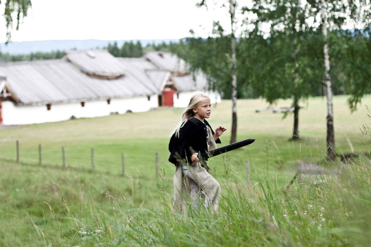 Eventyrspill på Veien kulturminnepark