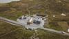 Eit dronebilete av begge fjellstuene på Dyranut.