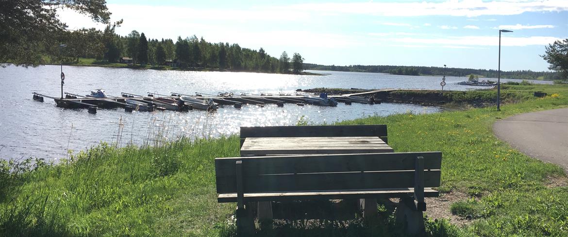 Utsikt bänkbord vid Fårösundet