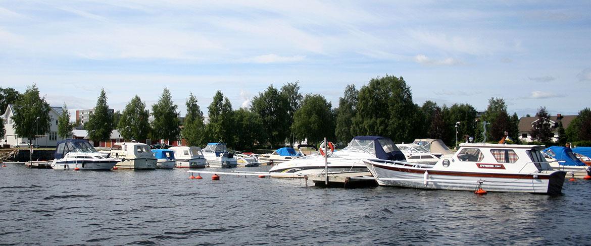 Båtar i norra hamn