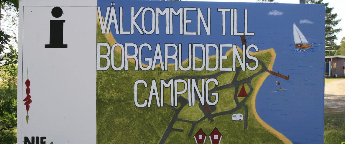 Borgaruddens campings välkomstskylt