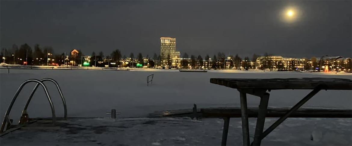 Stadssilhuett från kallbadet