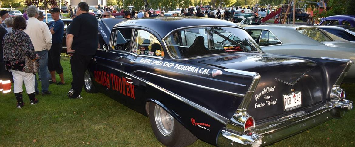 Fordon från motorkvällar i parken