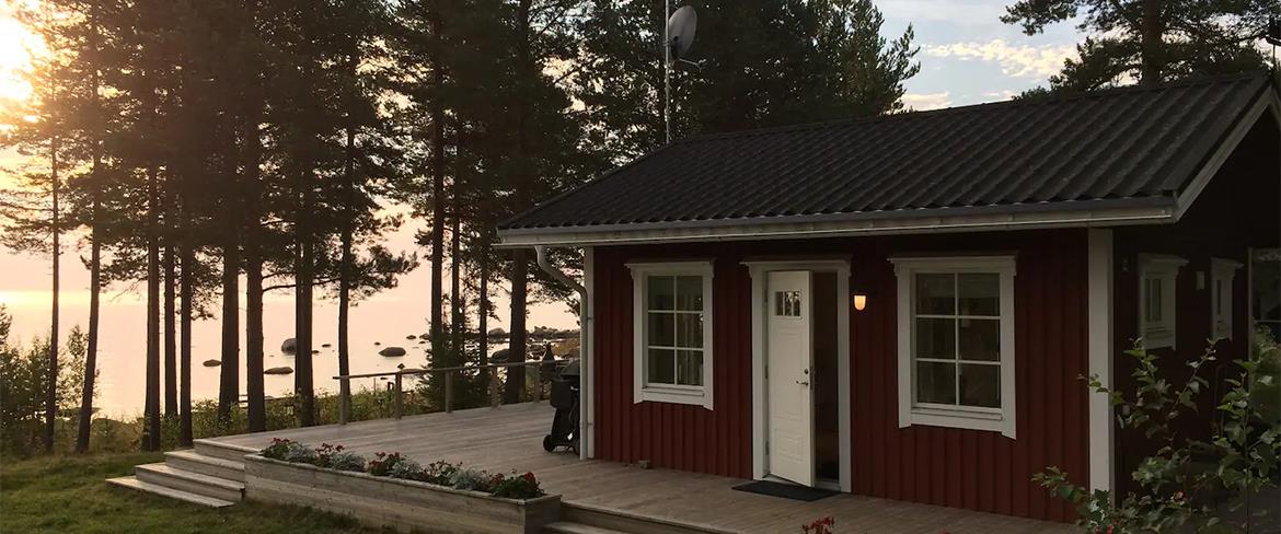 Strandstugan mot vattnet