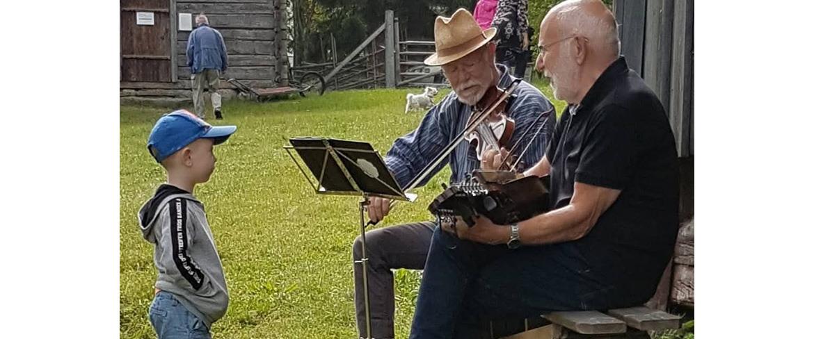 Barn som lyssnar på musik