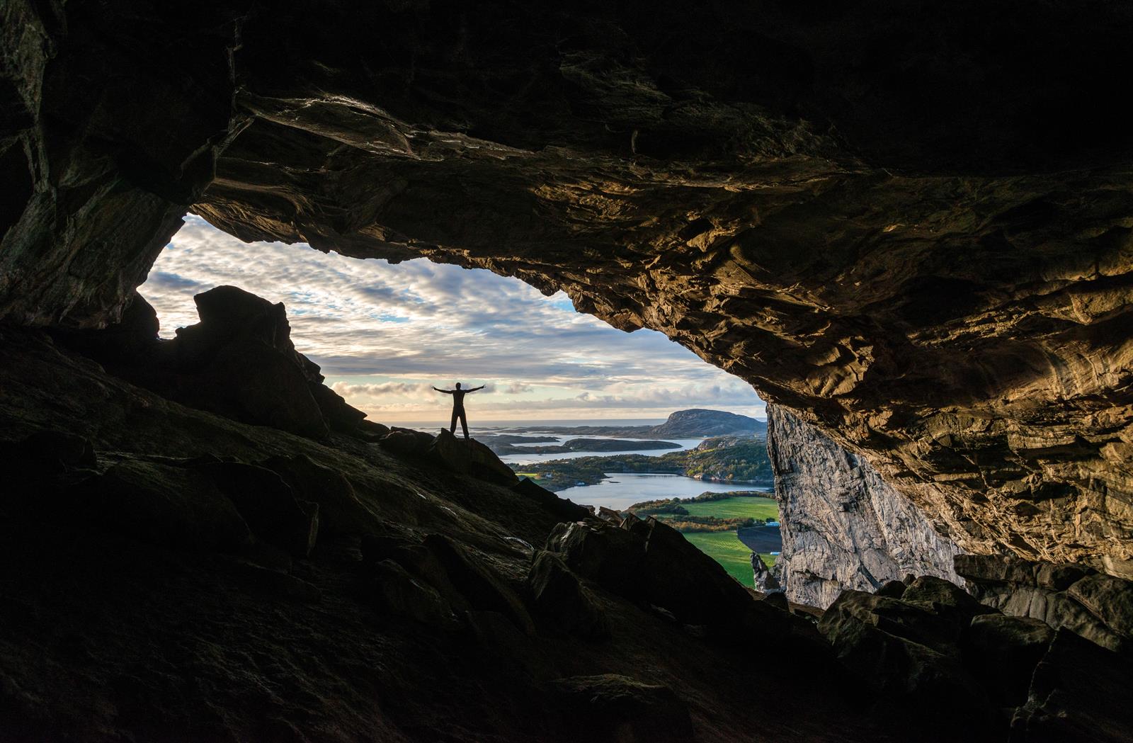 Hiking suggestion: Hanshelleren Cave in Flatanger