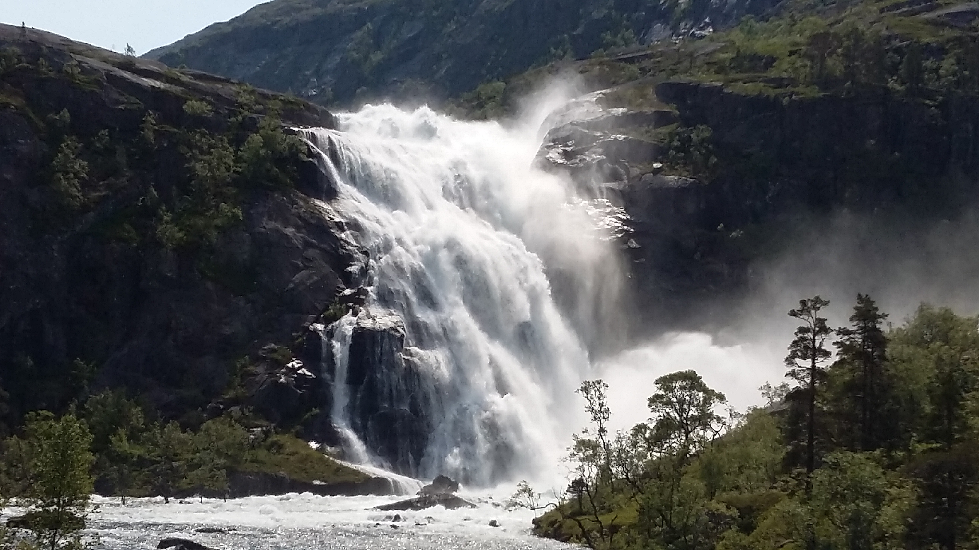 Vier fantastische Wasserfälle - Husedalen