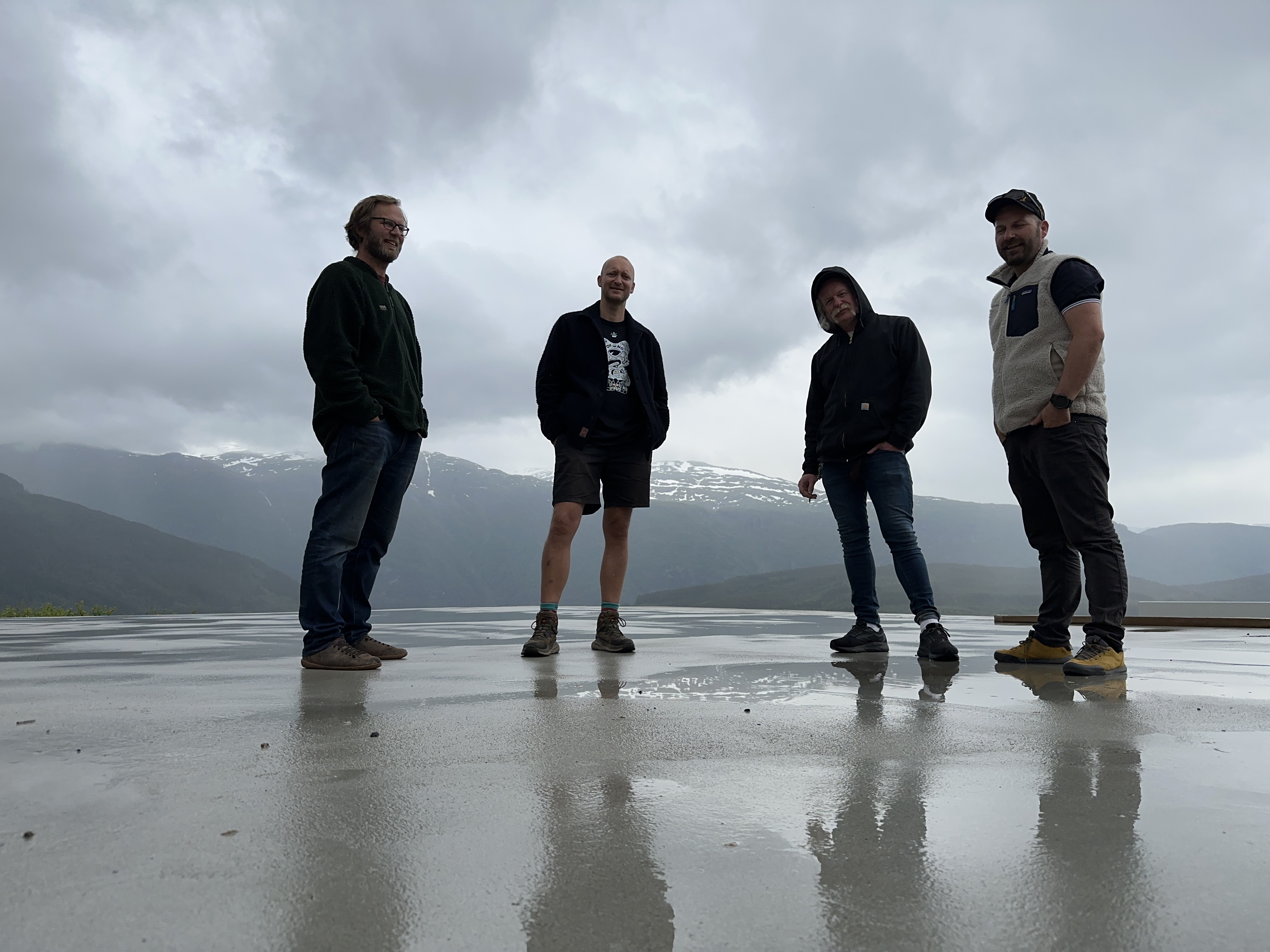 Fest med konsertar og basar - for landkrabbar og badeentusiastar