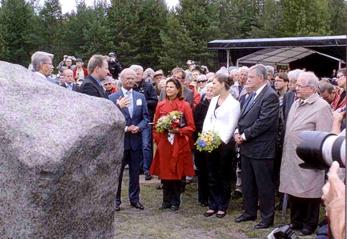 Kungligt besök vid minnesstenen i Pitsund