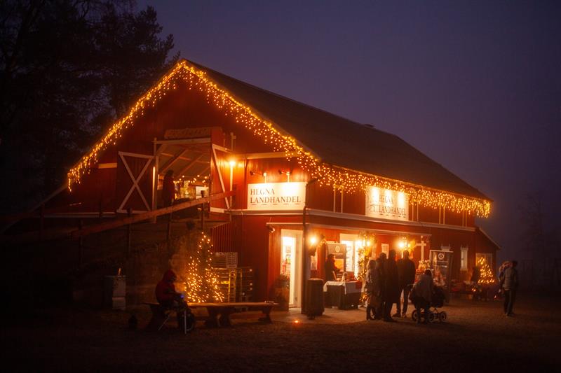 Førjulsmarked og julegrantenning på HegnaLand - Vest-Telemark.no