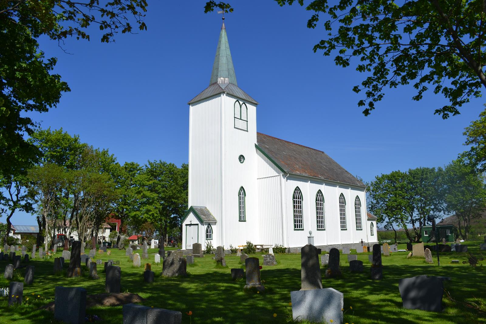 Nes kirke i Bjugn er en langkirke fra 1878