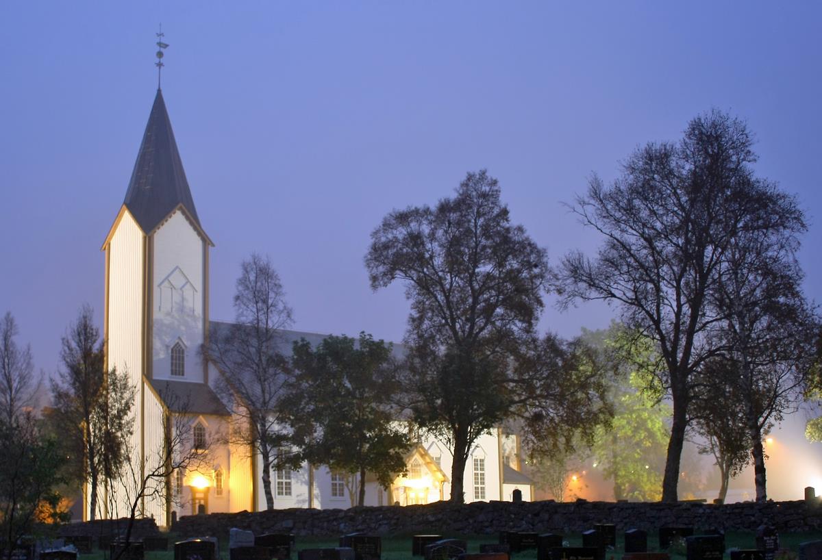 Åfjord kirke er ei stor trekirke fra 1879