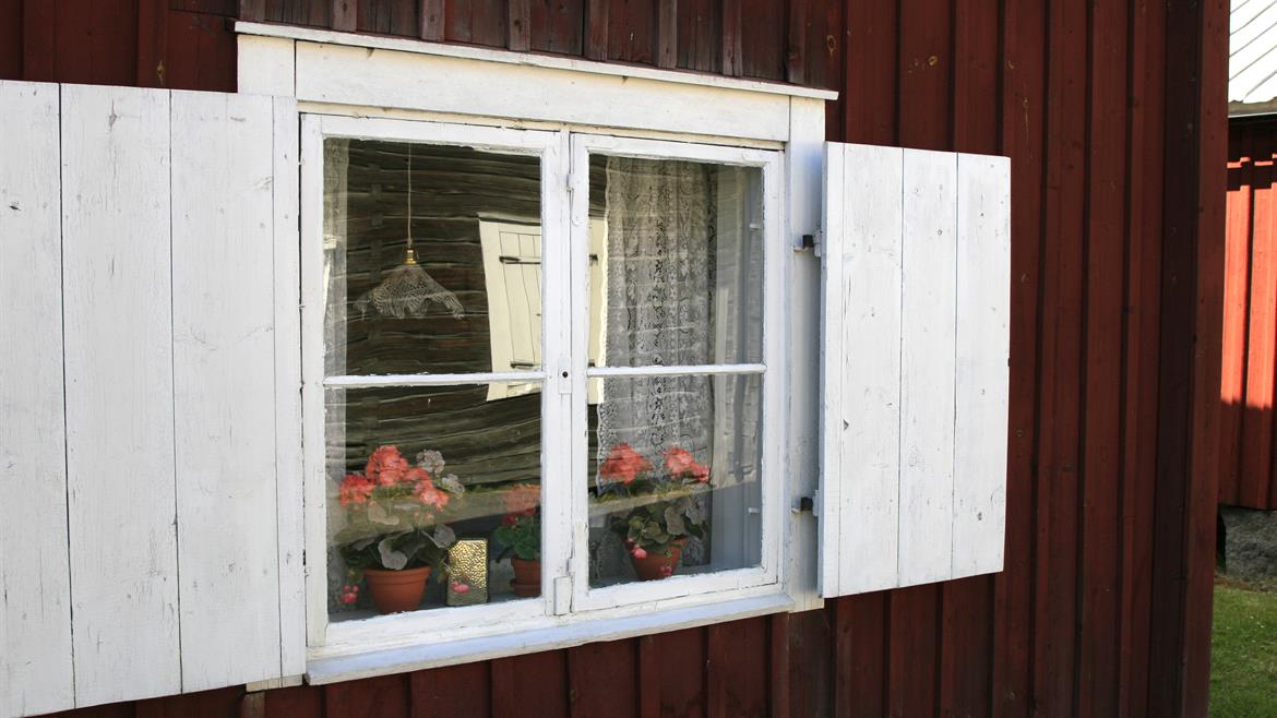 Window at one of the houses in the church town