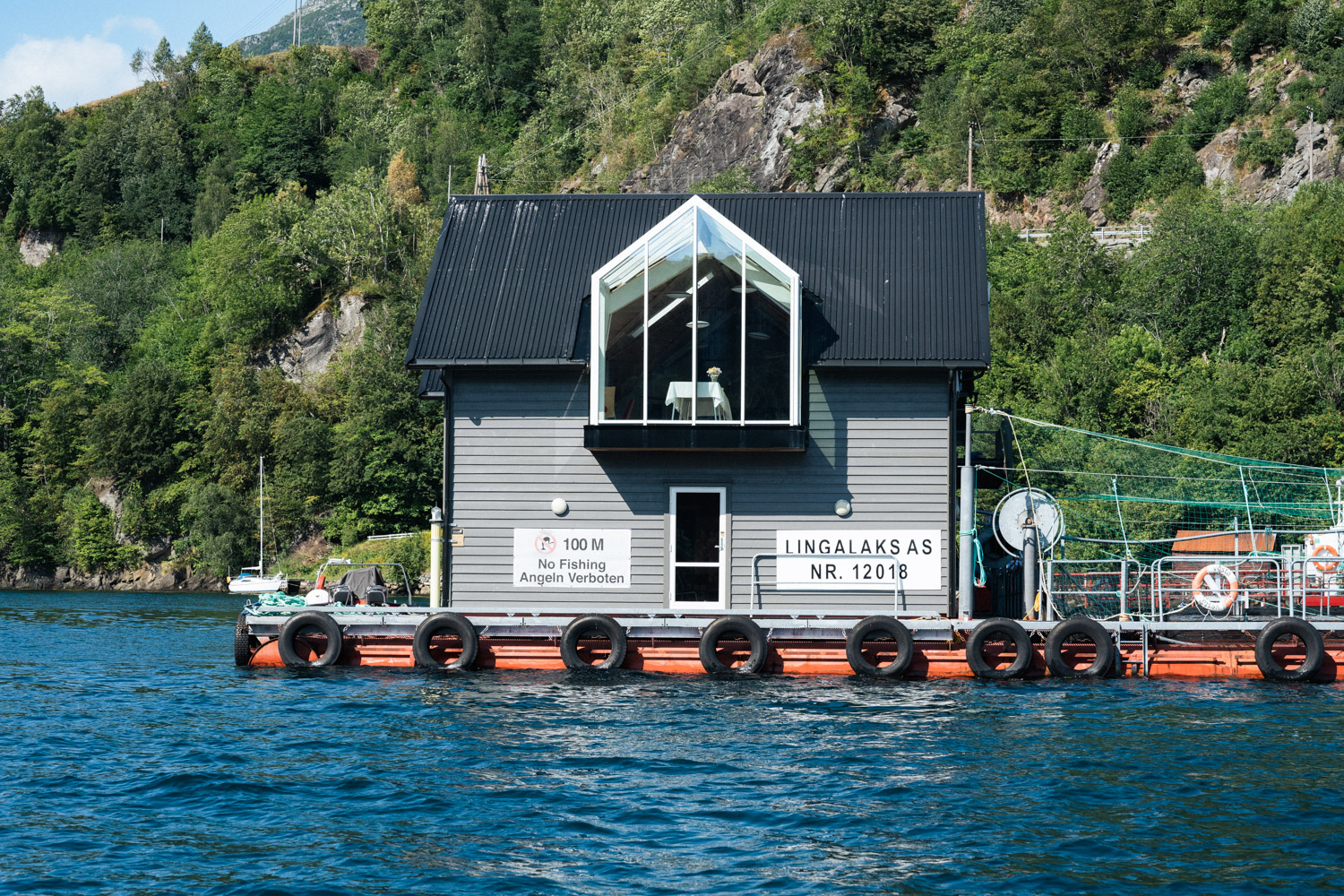 Besuch der Lachsaufzuchtanlage mit dem RIB Boot – Hardanger Akvaseneter