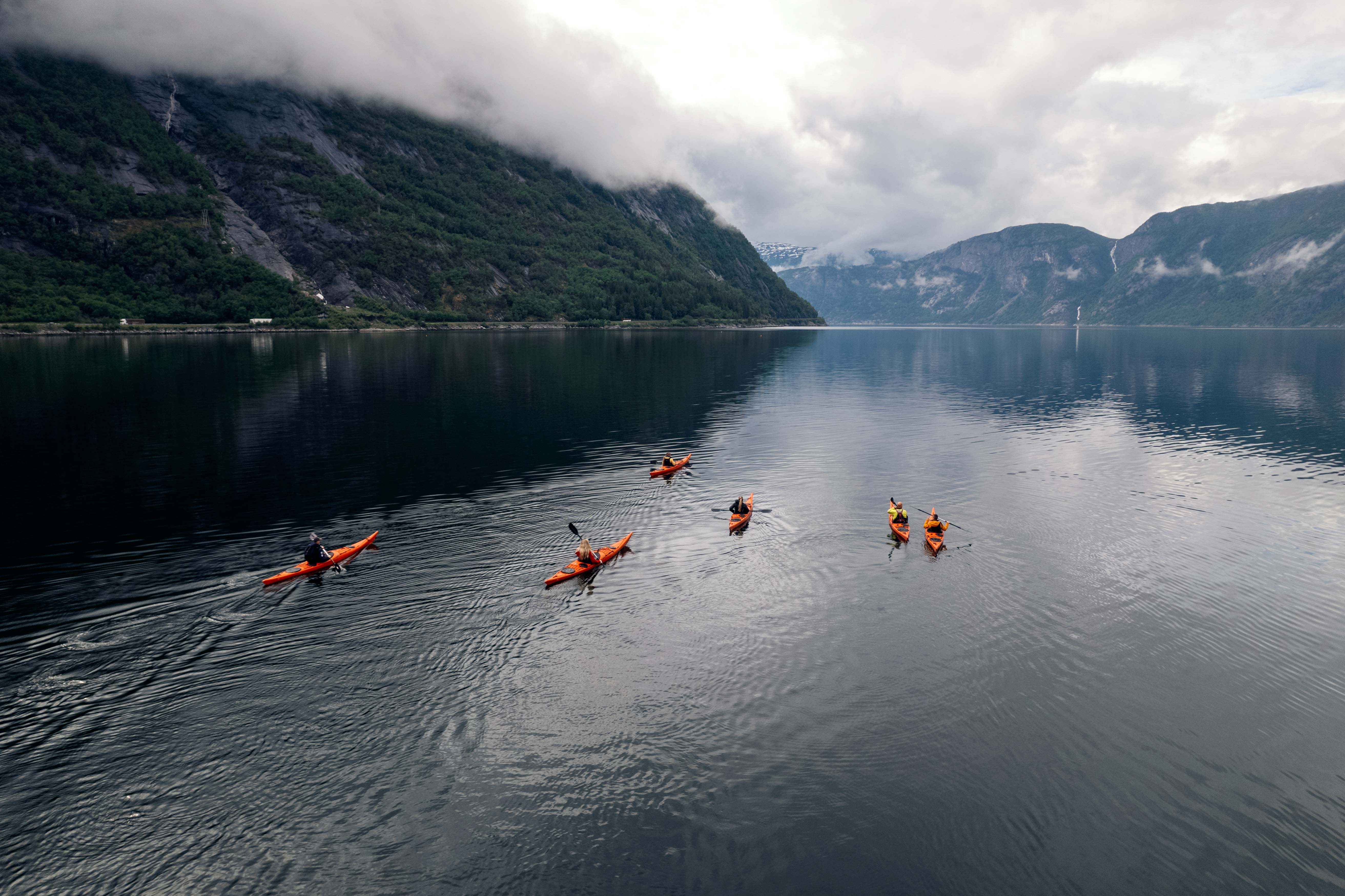 Sea kayaking on the fjord in Eidfjord – Best Adventures