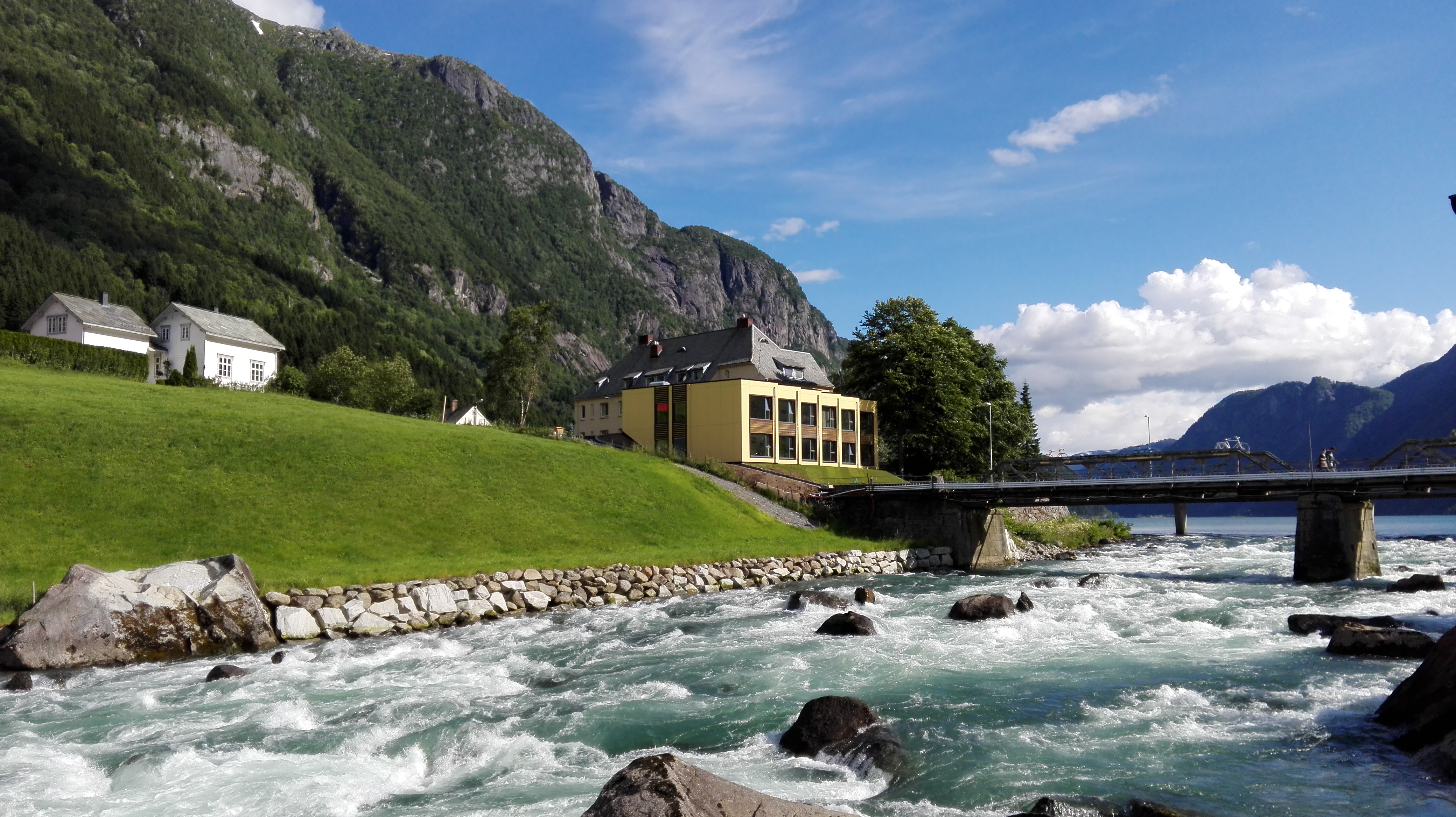 Trolltunga Hotel