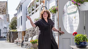 Søndagsmiddag lammelår og guiding Sogndalstrand Kulturhotell