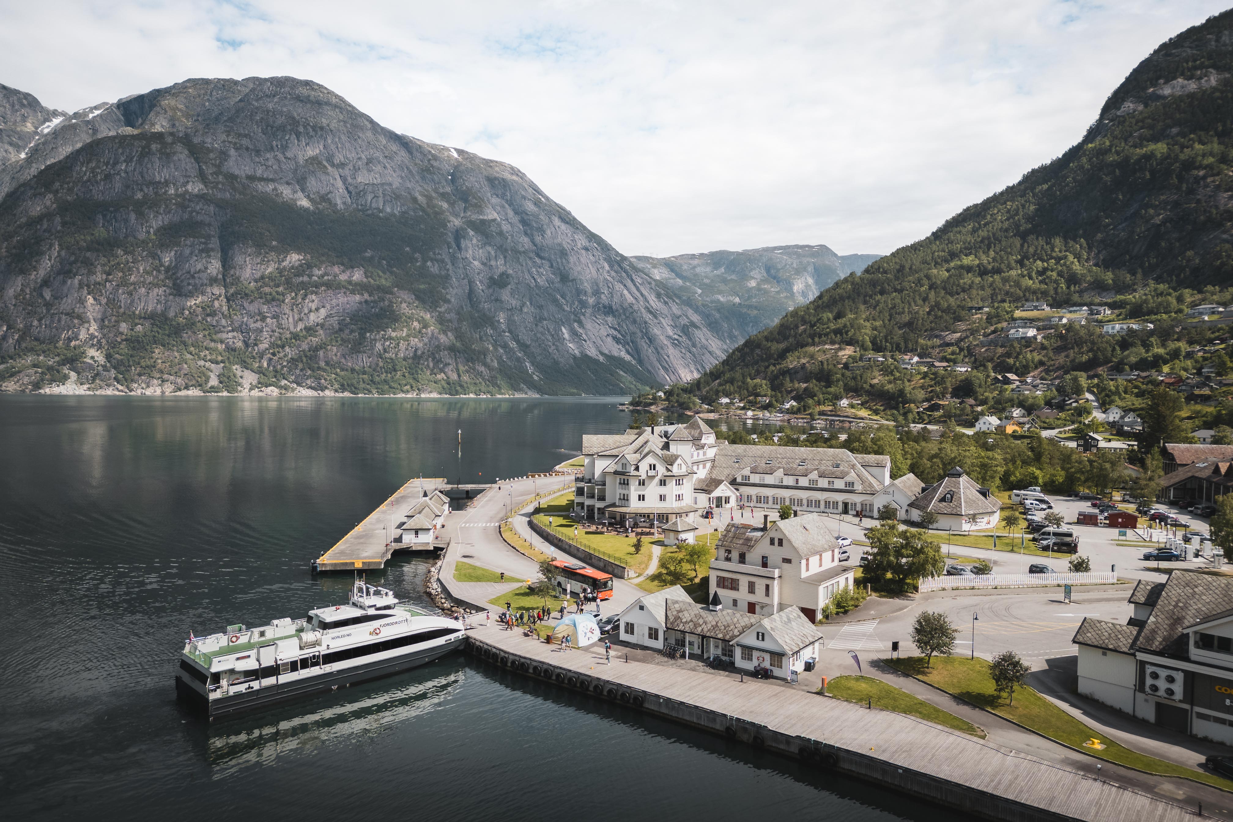 Nachmittags Bootsfahrt nach Lofthus