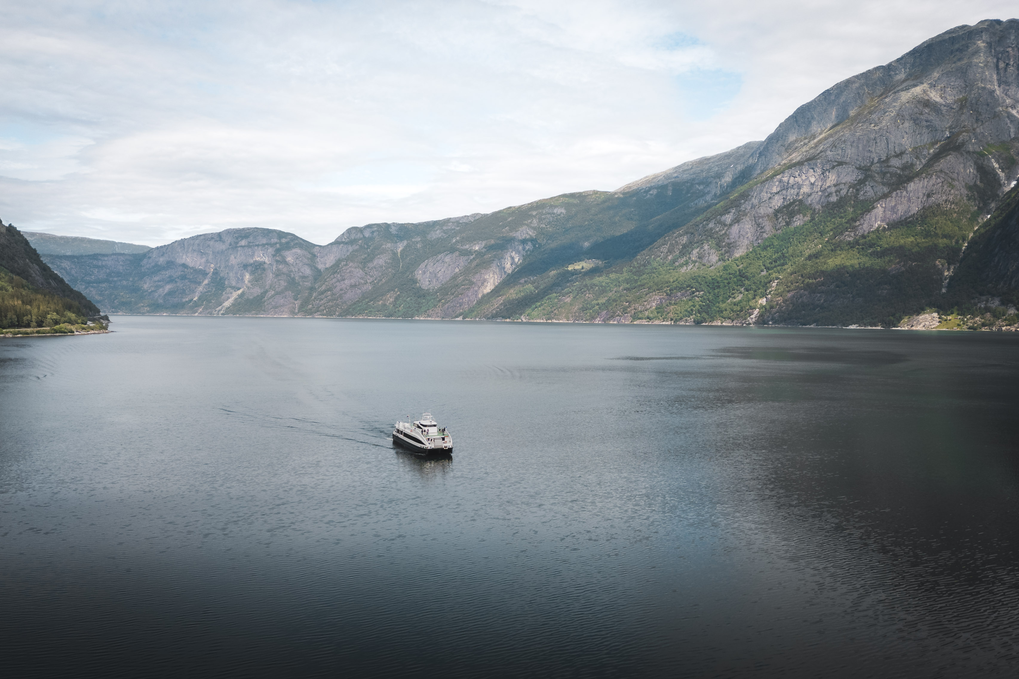 Bootsfahrt auf dem Hardangerfjord nach Eidfjord