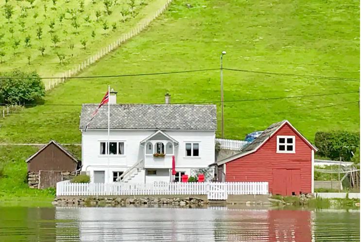 Velkomen til Hytte ved fjorden