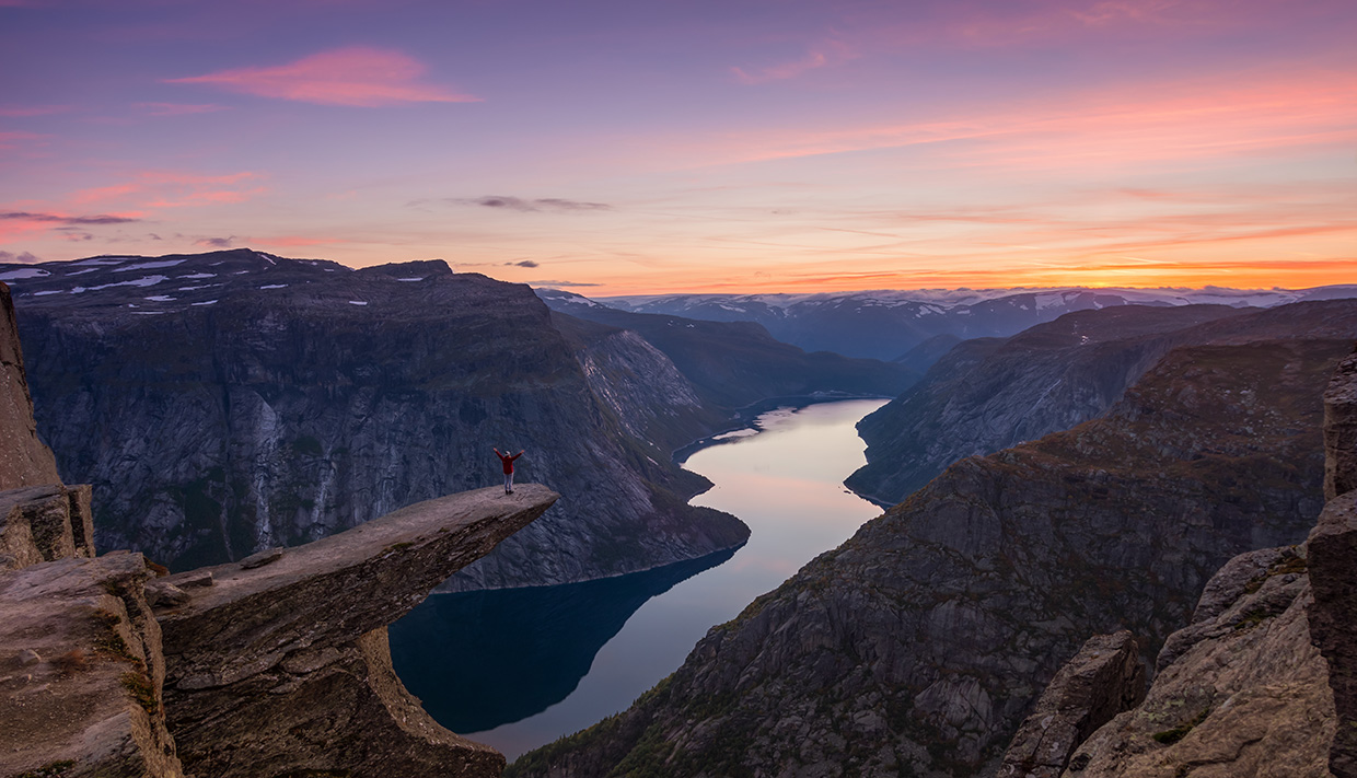 Geführte Übernachtungstour zur Trolltunga – Trolltunga Adventures