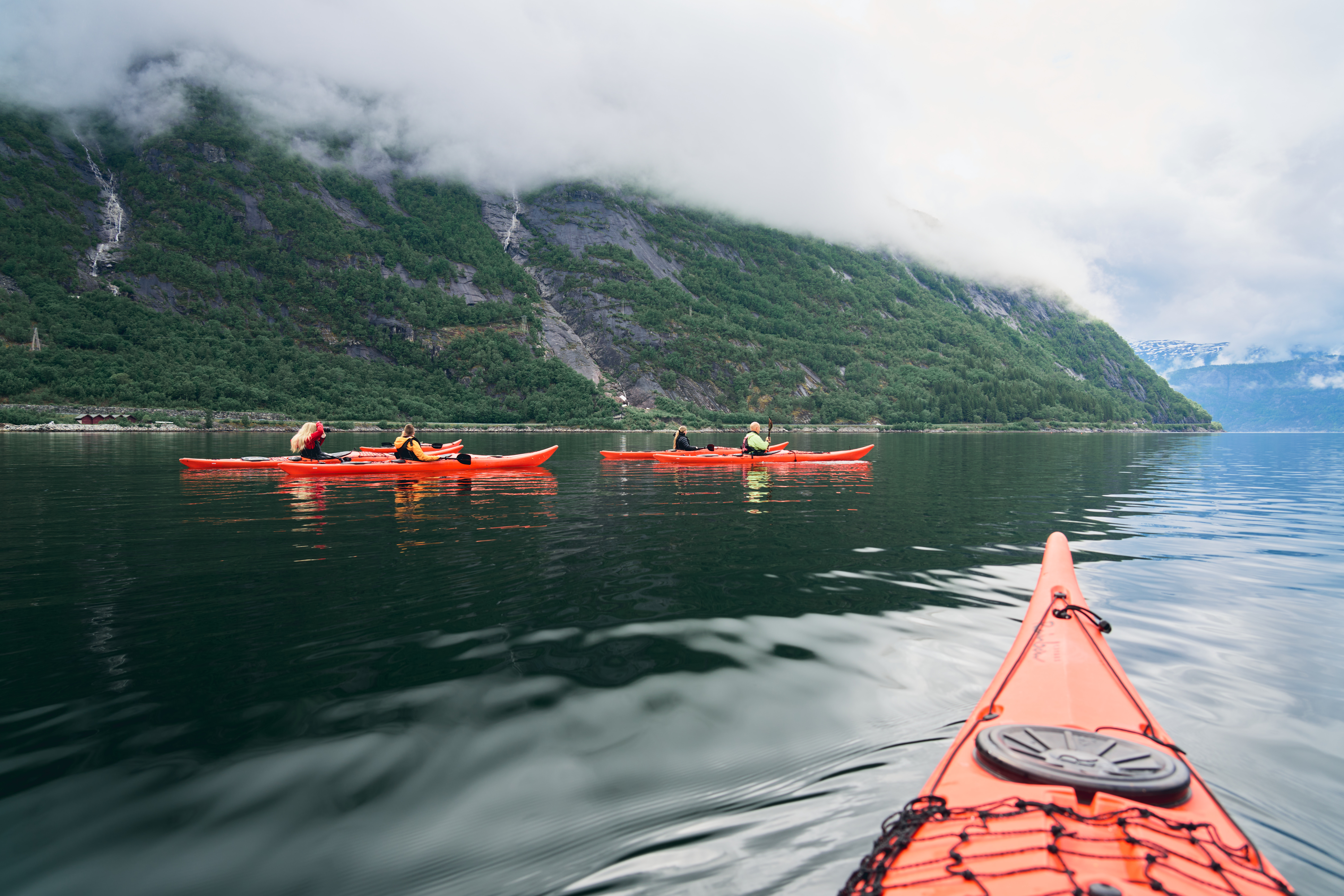 Sea kayaking on the fjord in Eidfjord – Best Adventures