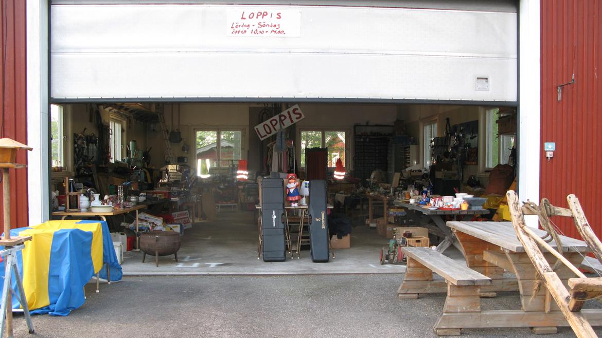 Loppis i stort garage